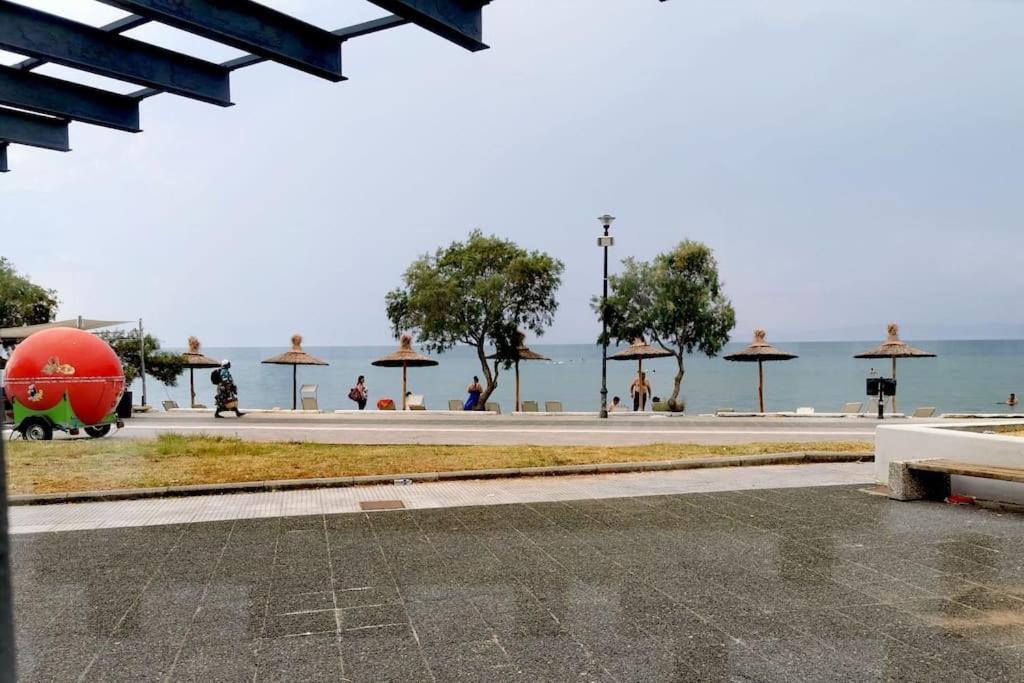 Apartment With 3 Rooms Just 1 Min From The Beach And Free Public Parking Peraia  Luaran gambar